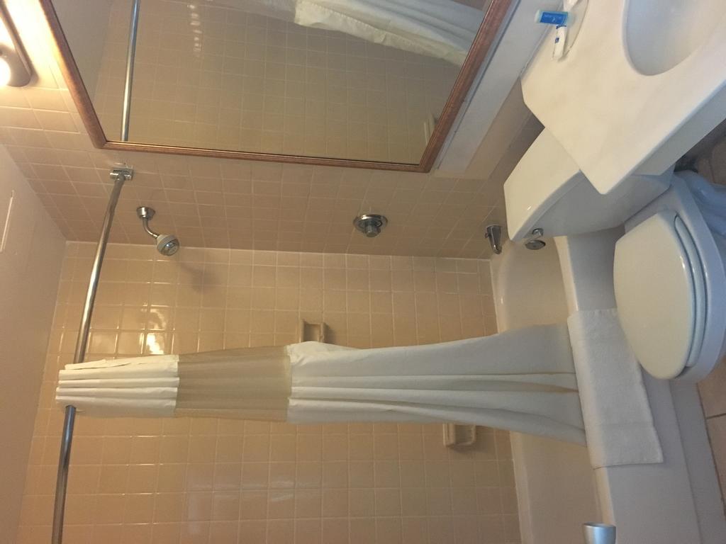Rodeway Inn Greenfield Ngoại thất bức ảnh