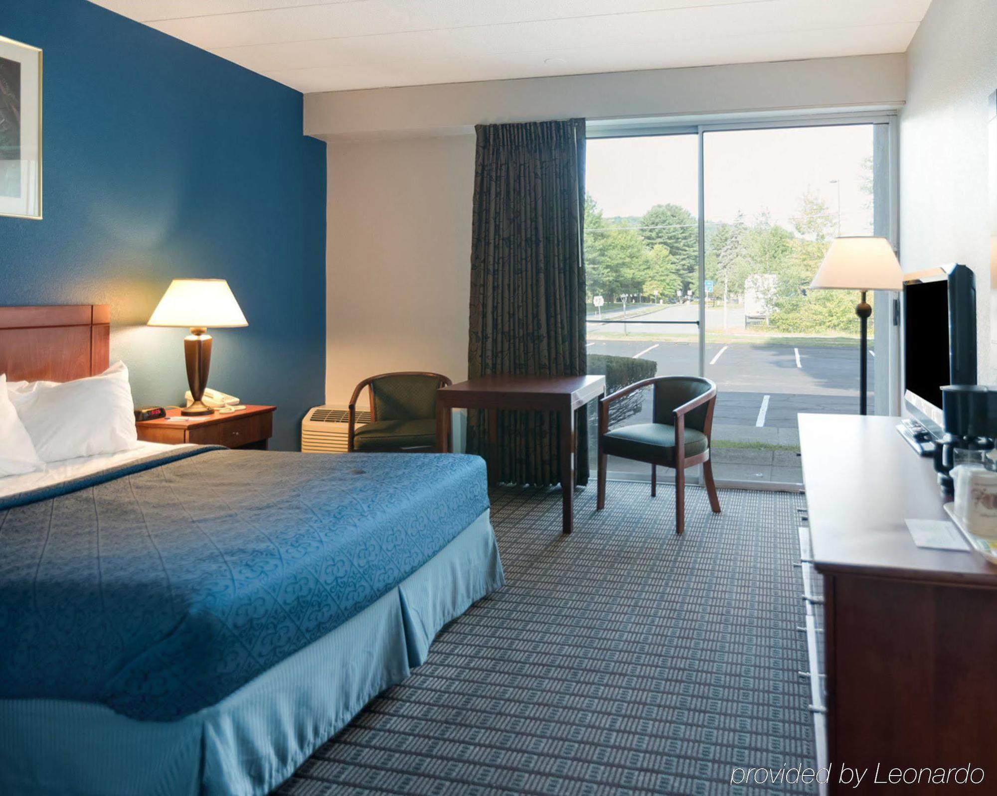 Rodeway Inn Greenfield Ngoại thất bức ảnh